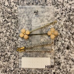 NWT Flower and Rhinestone bobby pins